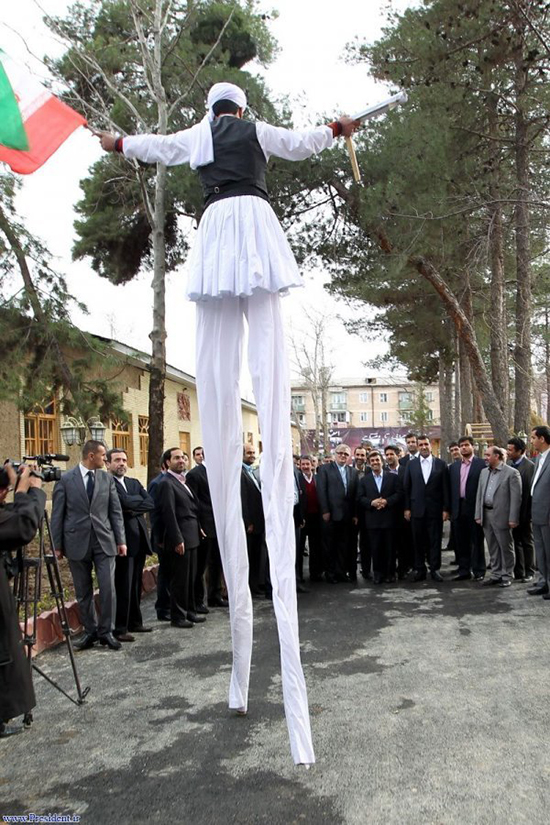 بابالنگ دراز و  احمدی نژاد