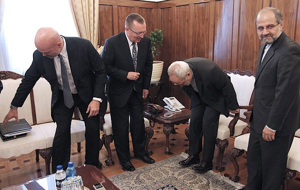 آقای ظریف! دیپلماسی التماسی شما غرور ملی را لگدمال کرد
