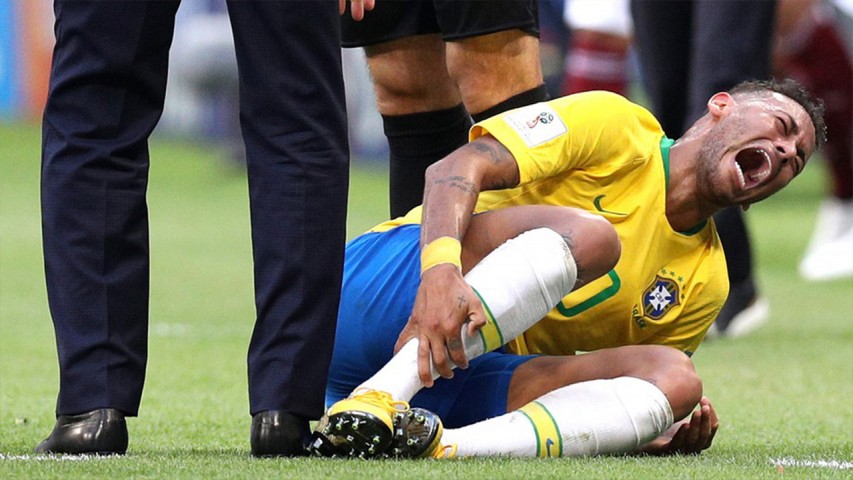 شکستگی های عجیب در فوتبال جهان