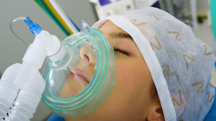 اهدای ۶ دستگاه تنفس مصنوعی به بیمارستان انزلی از سوی سازمان منطقه آزاد