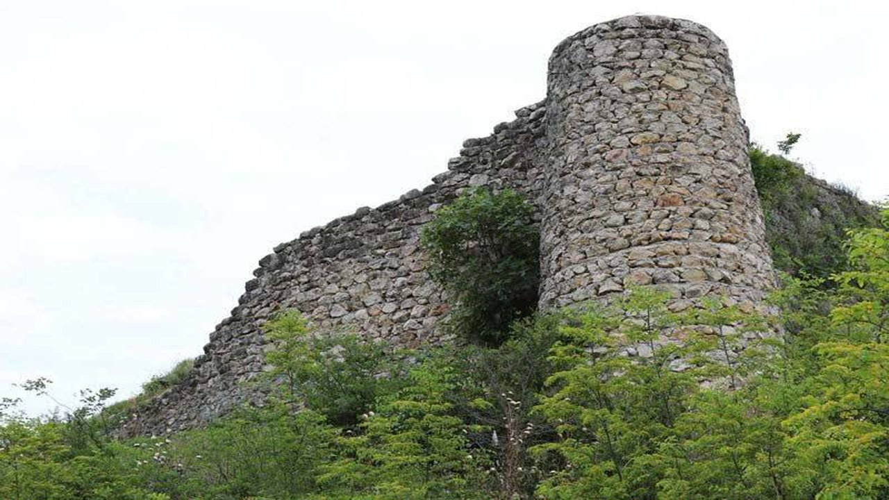 مرمت قلعه تاریخی مارکوه