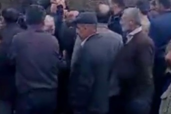 تجمع در انجلیسی بابلکنار/زباله داد ساکنان را در آورد