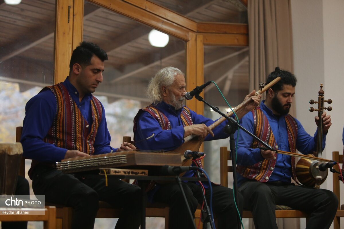 شب چله در باغ جهانی عباس‌آباد بهشهر